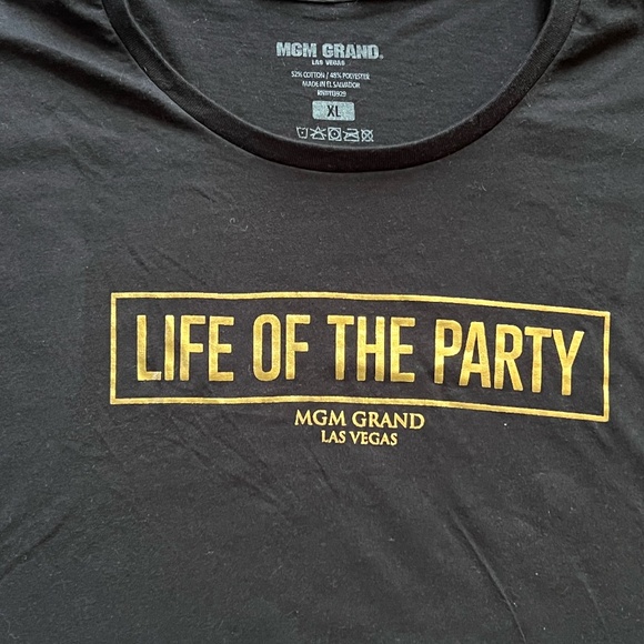 MGM GRAND LOGO LAS VEGAS, SIZE XL TEE - Picture 3 of 4